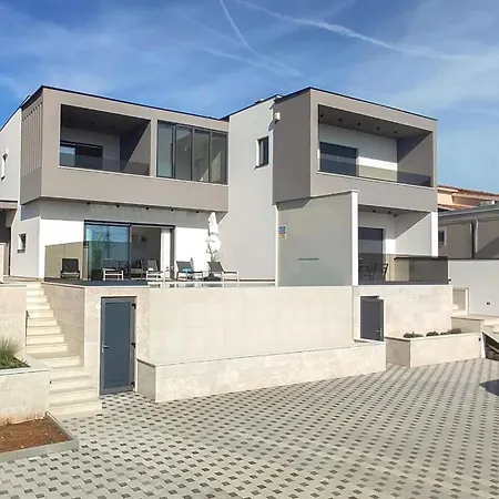 Amazing In With Private Swimming Pool, Be Inside Or Outside Nyaraló Póla